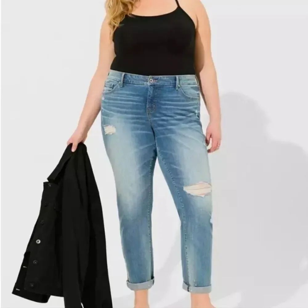 Torrid Boyfriend Straight Distressed Jeans Plus Size 24